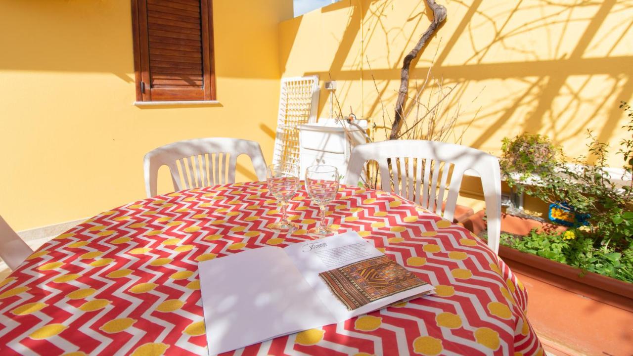 Yellow House-Villetta Con Giardino Oristano Eksteriør bilde