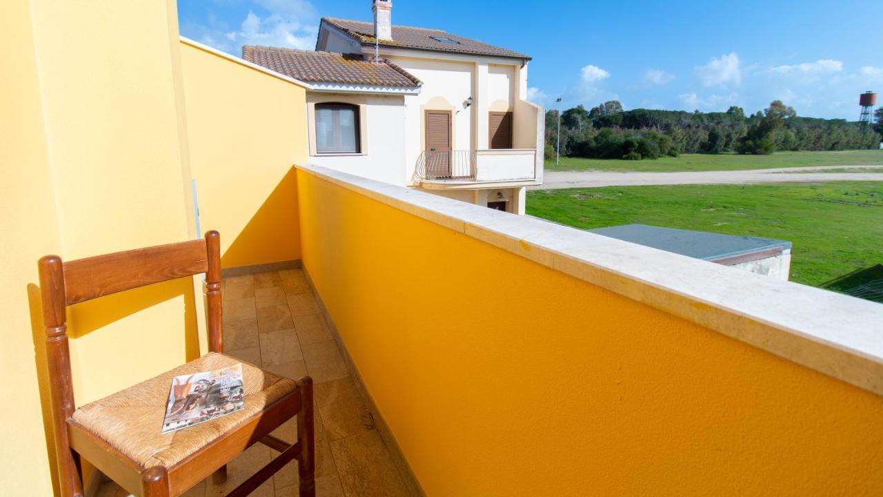 Yellow House-Villetta Con Giardino Oristano Eksteriør bilde