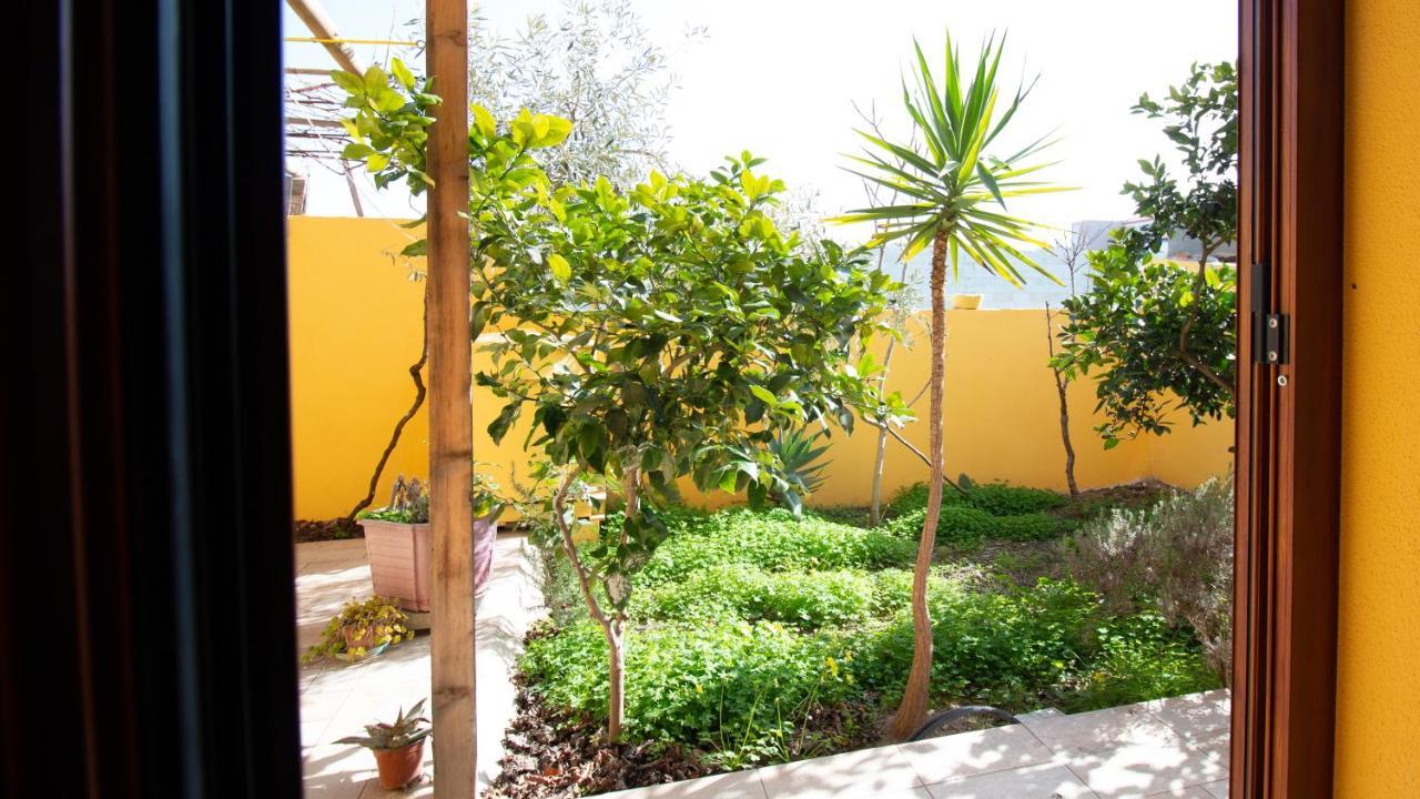 Yellow House-Villetta Con Giardino Oristano Eksteriør bilde